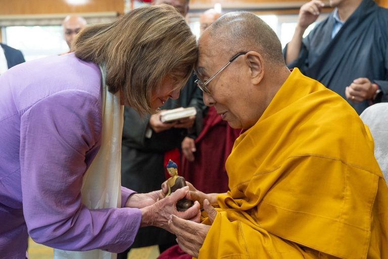 U.S. Lawmakers Meet Dalai Lama as China Slams Visit   U.S. Lawmakers Meet Dalai Lama as China Slams Visit