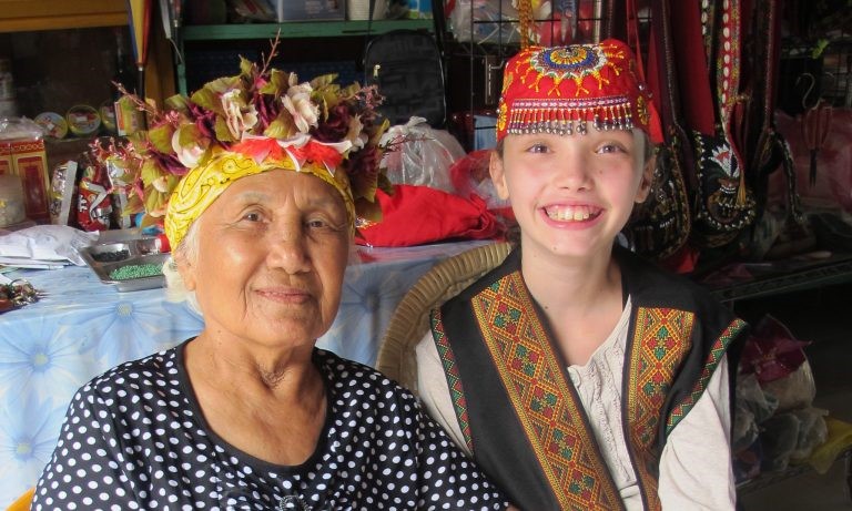 American Mother-Daughter Duo Sketch 888 Taiwanese Faces