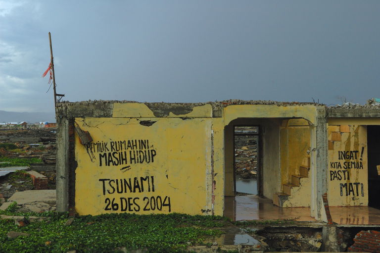 Photo Essay: A Coast Destroyed – the Tsunami Erased Banda Aceh, Indonesia