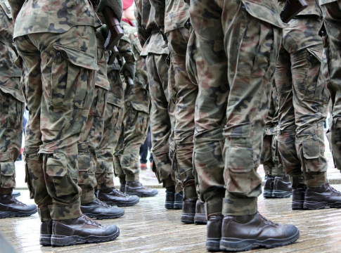 Photo: Polish soldiers in Warsaw during Polish Constitution Day (Święto Konstytucji 3 Maja), 2023. Credit: Dario Daniel Silva /Unsplash.