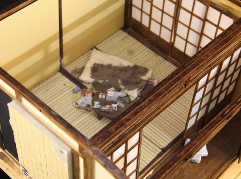 Kojima’s first diorama, “Kodokushi, Age 50–60,” tells the story of a person who has few social interactions. All photos © Kojima Miyu.