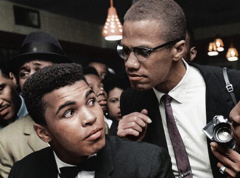 Spirit MachineFollow
(via Malcolm X chats with Muhammad Ali (1963) | The Spirit Machine Art Gallery) Lovingly designed by artists from all over the world, iconic photos from our history are colorized and restored. The “Living in Color” collection features an ever growing suit