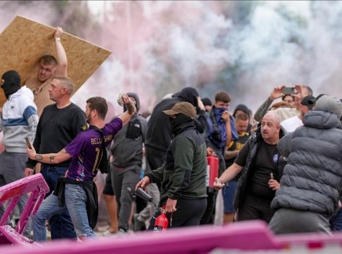 Photo: Far-right extremists try to burn down a hotel where asylum seekers were staying in U.K.