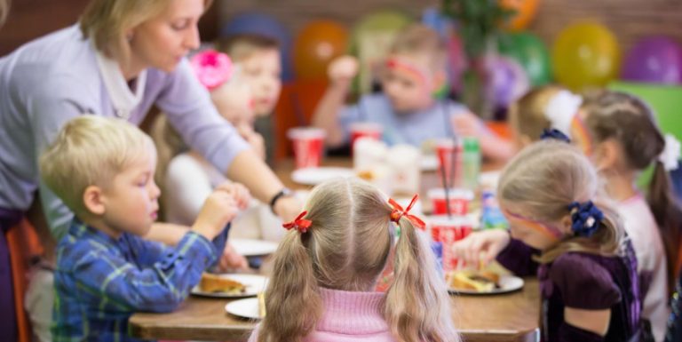 Soaring Costs Force Parents to Scale Back Kids’ Birthday Parties