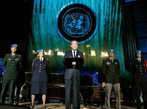 Secretary-General Ban Ki-moon (centre) addresses the audience gathered at U.N. Headquarters NY for the “U.N. Day Concert 2009: A Tribute to Peacekeeping.” On stage with him are U.N. Peacekeepers representing all those to whom the concert pays tribute. Photo credit: Credit U.N. Photo/Eskinder Debebe.