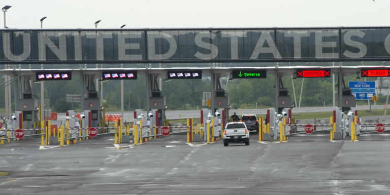 Canada Warns Travelers: U.S. Border Officers can Search e-Devices