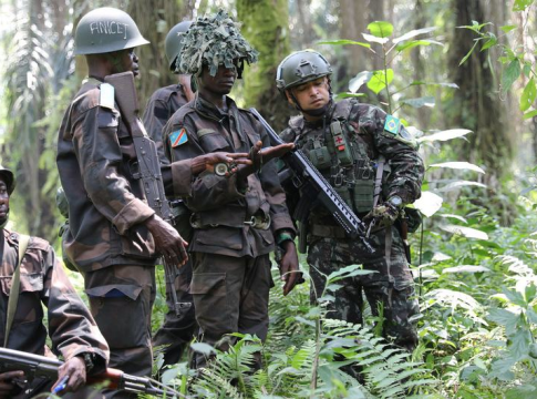 Brazilian peacekeepers train the soldiers serving with the Democratic Republic of the Congo. Photo credit: © MONUSCO/Ado Abdou