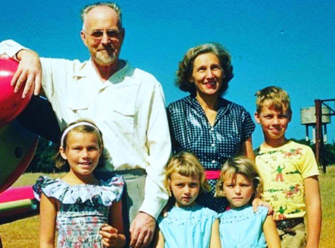 Joshua Haldeman with his wife Winnifred and their children Lynne, Scott and twin sisters Maye and Kaye. The family moved to South Africa from Regina, Saskatchewan in 1950. Photo credit: Maye Musk / X.