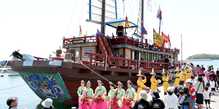 Historic Korean Replica Diplomatic Ship Sails Again To Japan