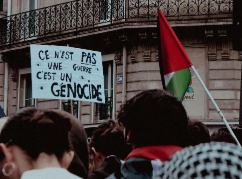 Protest for peace in Paris. Photo credit: Photo by Emma. chhb /pexels.com.