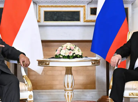 In June, Indonesia's President Prabowo Subianto met with Russia's Vladimir Putin at an economic forum in St. Peterburg. Photo credit: Sergei Bobylev /picture alliance.