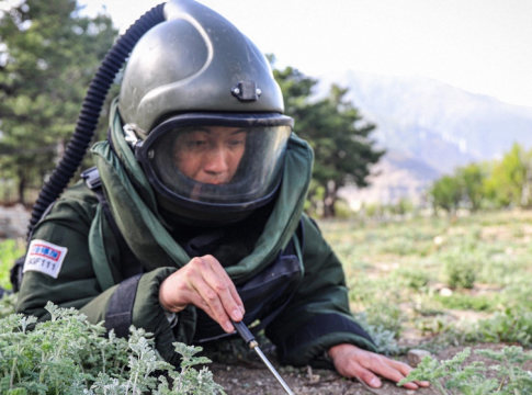 China’s Military Shifts Stance on Land Mines, Sparking Global Debate