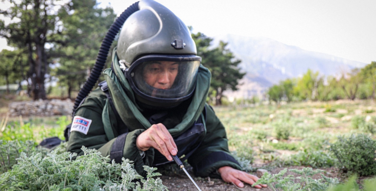 China’s Military Shifts Stance on Land Mines, Sparking Global Debate