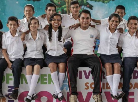 Students in El Salvador before the military-style haircuts became mandated. Photo credit: Oscar Leiva / Oxfam America.