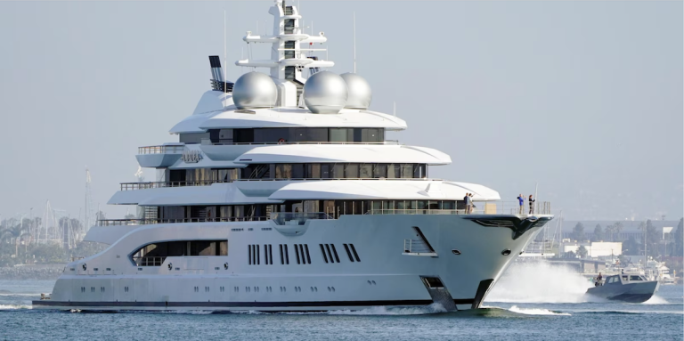 U.S. Auctions Seized $325 Million Russian Superyacht of Oligarch