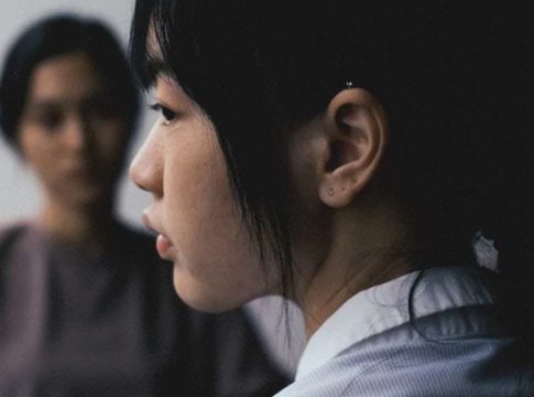 A still from Human Resource, directed by Nawapol Thamrongrattanarit and starring Prapamonton Eiamchan.