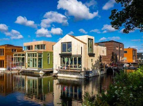 Schoonschip: a community-built floating neighborhood.
Photo credit: Isabel Nabuurs.